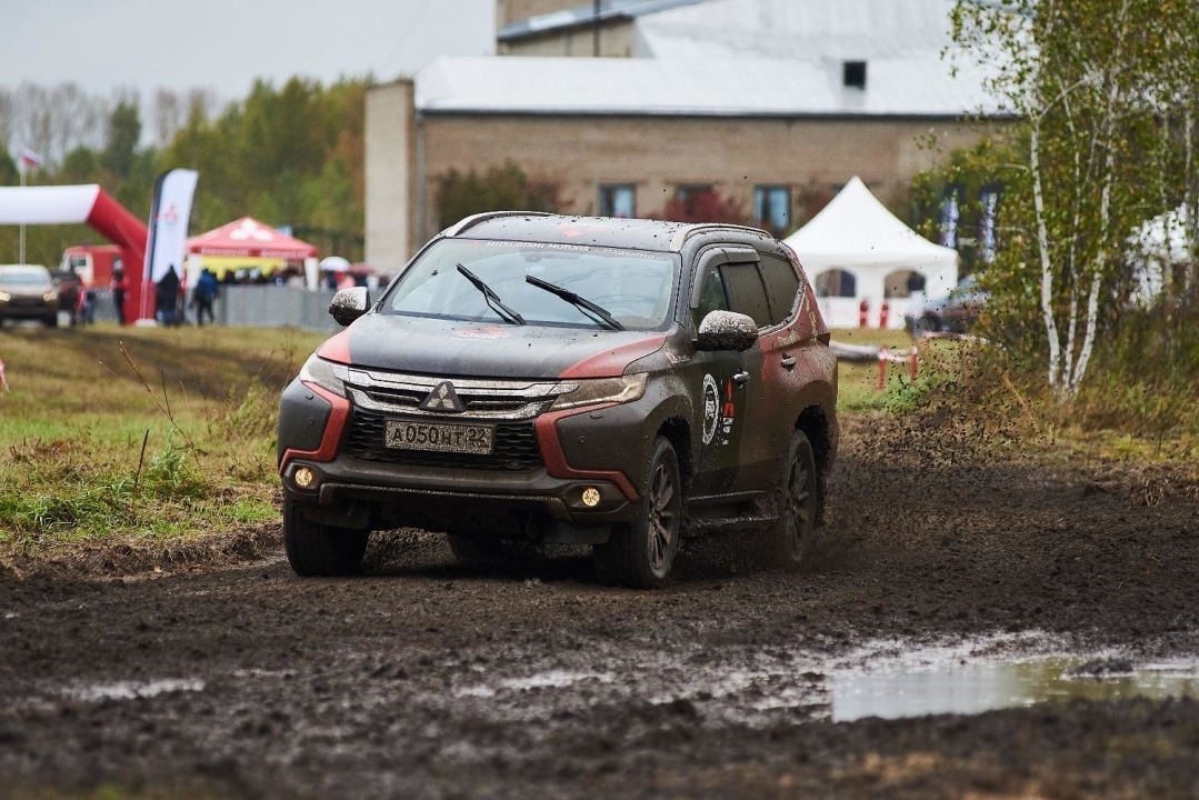 Мицубиси казань. АТЦ Дакар Казань. Дакар Владикавказ. Легенда Дакара. Mitsubishi Motors Dakar 1993.